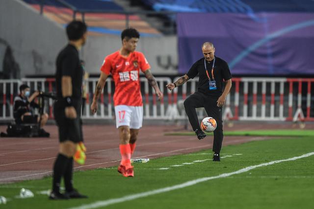 直播海报：霸王归来 何润东助阵苏超宿迁对战南京